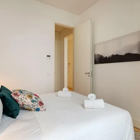 Apartment Brand New One-bedroom In Downtown *